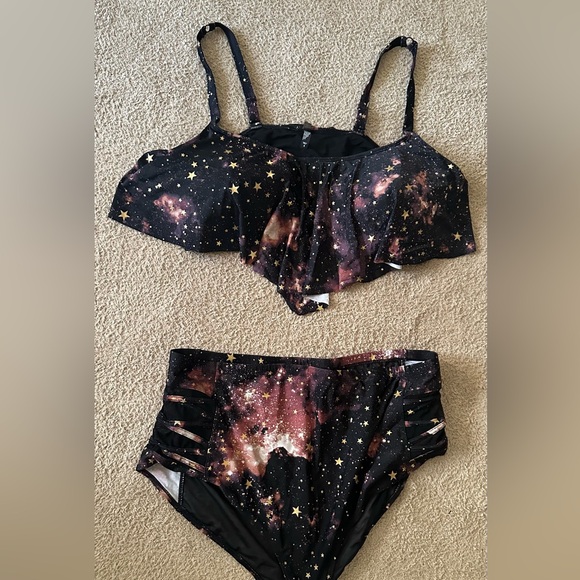 Torrid Galaxy Gold Star Print Flounce High Waist Bikini Set size 4 X - Picture 2 of 9